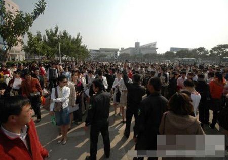 网曝空姐入行潜规则 招聘现场好似夜总会