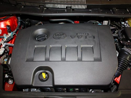 一汽丰田  卡罗拉 1.8 CVT 发动机主体特写