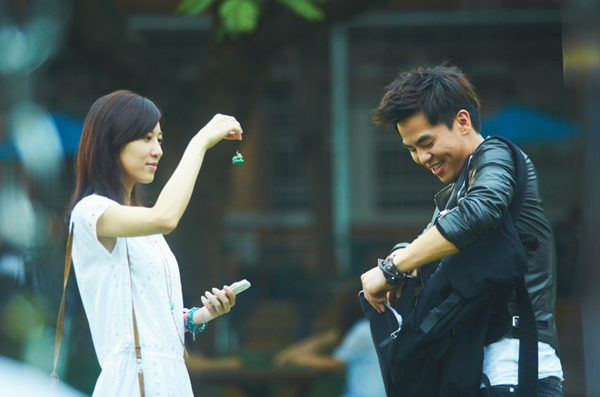 听见下雨的声音》剧照) 凤凰网娱乐讯 华语流行乐坛中,方文山与周杰伦