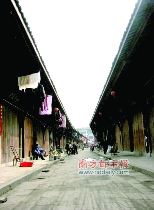 成都安仁古镇上古朴典雅的街道。