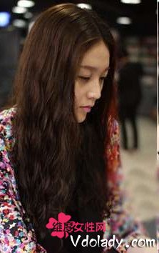 春季<em>麦穗烫</em>蓬松<em>发型</em>今季大受欢迎-大受欢迎,女