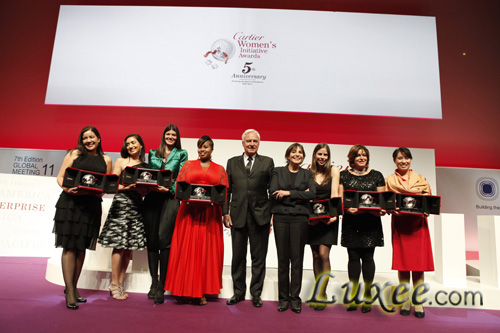 　　卡地亚全球总裁兼首席执行官伯纳德·福纳斯先生与第五届“卡地亚灵思涌动女性创业家奖”选手合影