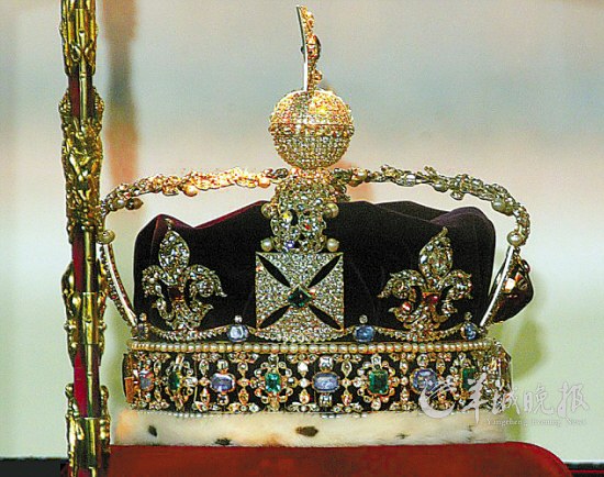 　　最大两颗成品，分别镶在英王的权杖（左）和王冠（右）上