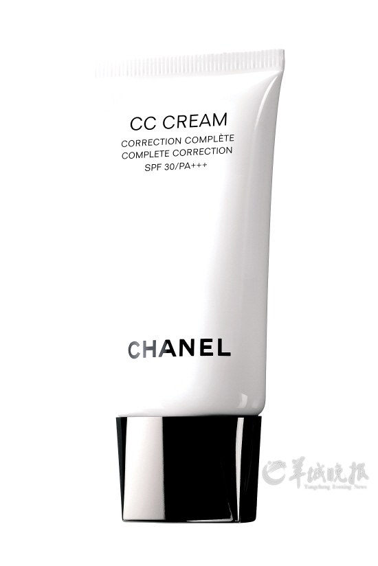 　　CHANEL的保湿隔离修饰乳（CC CREAM），打造素美纯粹的底妆。　　参考价：580元/30ml