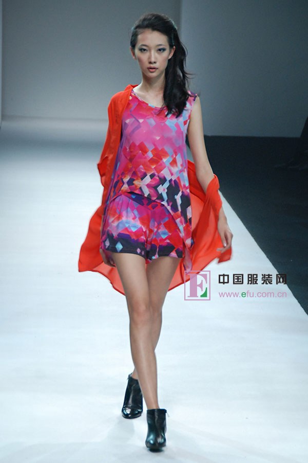 纽约时装周设计师juma带来了他的中国首秀——2013春夏女装系列