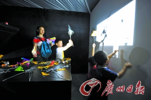 　　杨之光美术中心承办的“创意摇篮——少儿TCT视觉体验与互动”大型主题展览（上图为现场图片）正在广州美术学院美术馆展出，展期至10月14日。