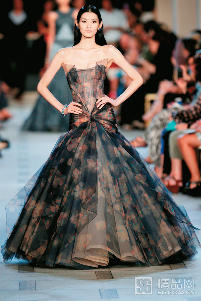 在Zac Posen 秀上,奚梦瑶的演绎得到一致好评。