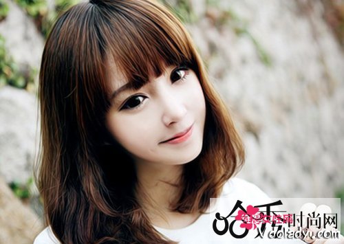 推荐时尚中长发梨花头发型