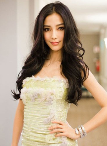 杨颖获突破女性奖 魅力发型做女生榜样
