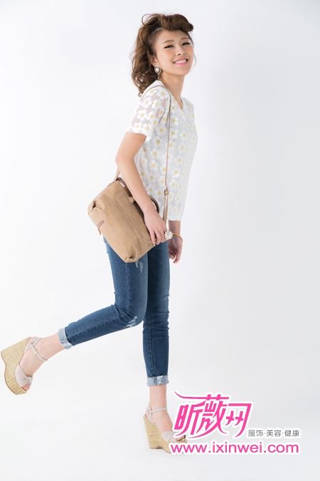 模特穿着单品登陆昕薇商城即可在线购买http://shop.ixinwei.com/