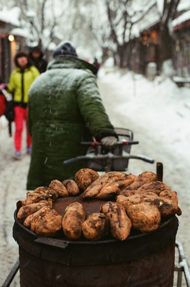 　　中国　　烤地瓜是中国北部十分受欢迎的一种食物。