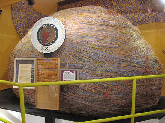 　　这个线球是世界上周长最长的，但不是重量最大的。