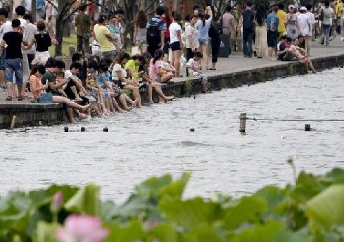 杭州西湖成了“洗脚池”大煞风景