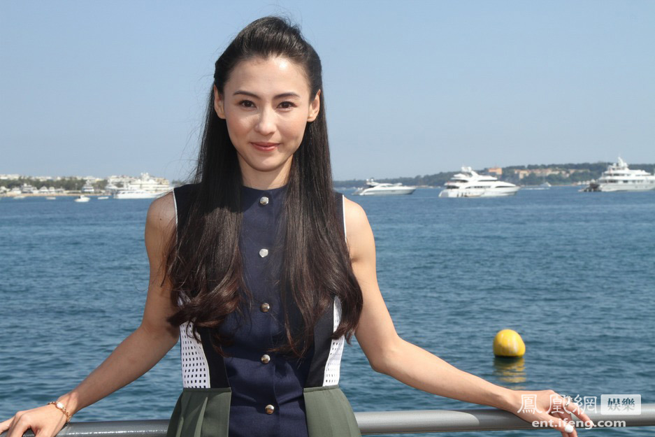 张柏芝海边受访 称与霆锋关系不紧张[高清大