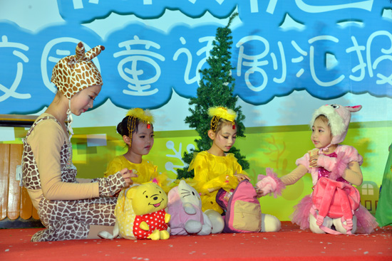 启迪心智放飞梦想 大舞台圆乡村孩子童话梦