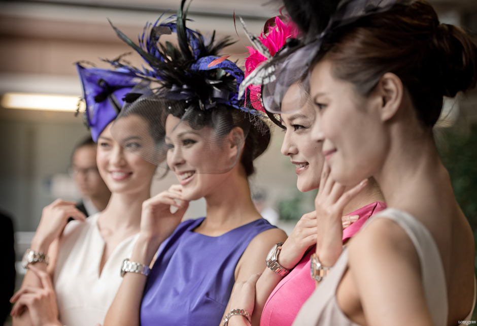 浪琴表香港国际赛事精彩呈现优雅帽子秀