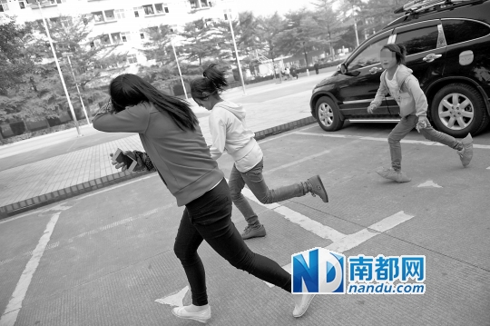 深圳一电子厂涉嫌使用数十童工 中间人每月或