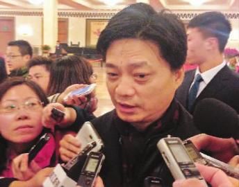 崔永元被媒体围堵本报特派北京记者邢程摄