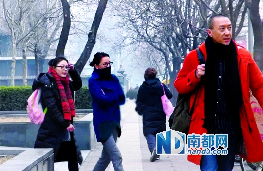 周迅与经纪人借友人掩护拍拖 当事人：工作照而已(图)