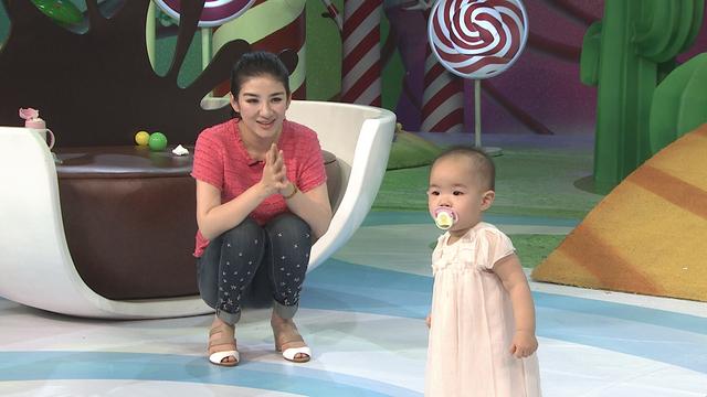 黄奕首度携女亮相:马伊琍教我怎样带孩子(图)