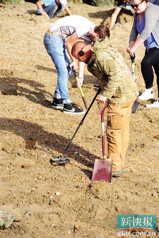 30件金条埋沙滩英国掀起寻宝热潮