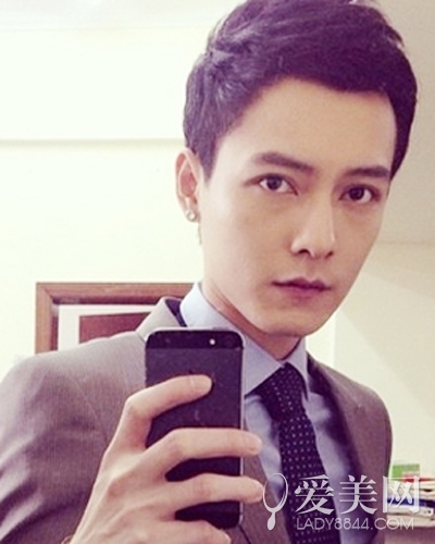 魅力学长必杀技 稳重帅气<em>男学生发型</em>|<em>男学生</em>|帅