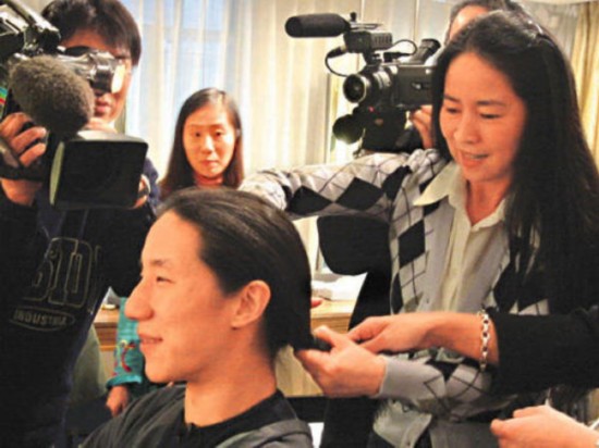 房祖名抱怨成龙关心太少 揭秘名人在牢狱如何