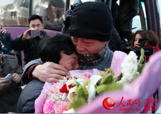3月4日，吴淑荣和樊海东母子俩，在历经31年分别终于团圆。孙阳摄