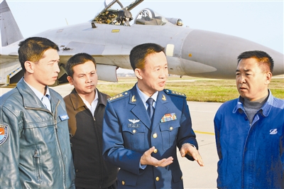 中国空军08年坠机事故:战机坠毁 试飞员遗体炭