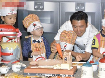 谢霆锋证实杨幂加盟《12道锋味》第二季