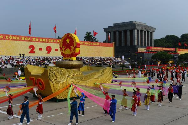 当地时间2015年9月2日,越南河内举行盛大阅兵,庆祝独立70周年.
