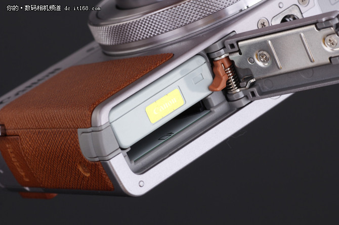 小巧便携颜值高佳能PowerShot G9X外观