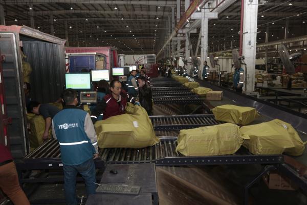 双117.6亿件包裹如何送达:人海战术24小时发