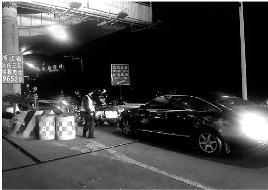 江高速交警们遇囧事一箩筐|高速交警|酒驾_凤凰