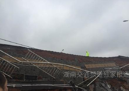 长沙浏阳河大桥人行道发生坍塌|人行道|大桥_凤