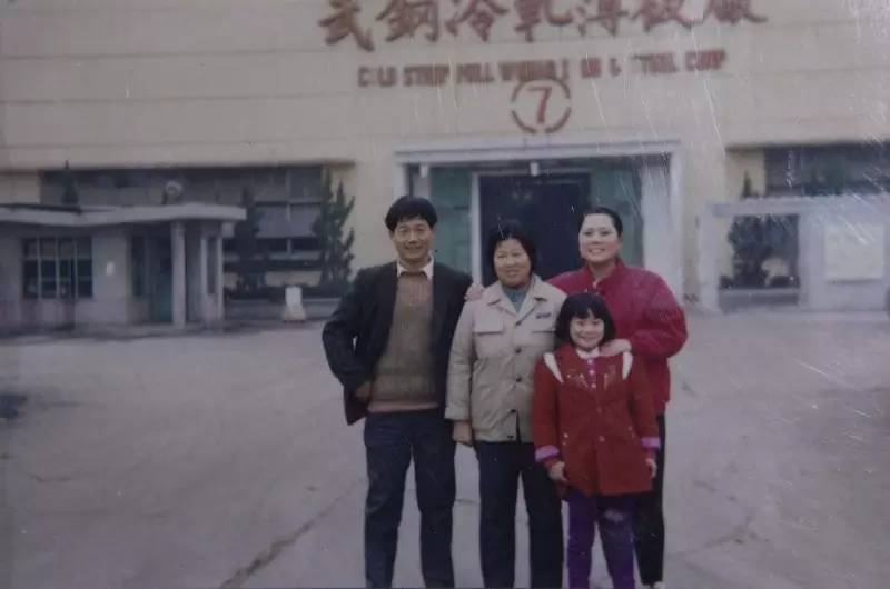 总经理落马,被曝裁员,供给侧改革……过去的一年,关于武钢的舆论风暴从未止歇。正在召开的两会中,武钢现任工董事长、党委书记马国强首度对媒体公开表示,武钢员工数量将从现有的8万人减至3万人,再次点燃话题。