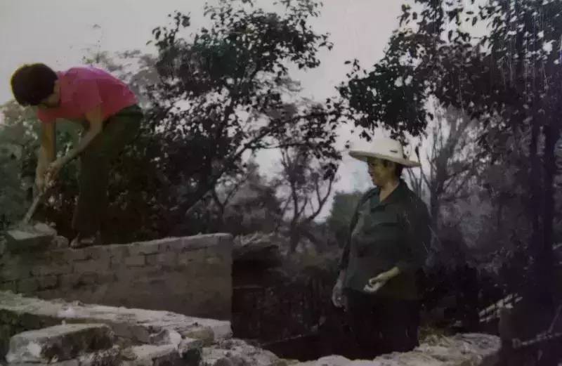 总经理落马,被曝裁员,供给侧改革……过去的一年,关于武钢的舆论风暴从未止歇。正在召开的两会中,武钢现任工董事长、党委书记马国强首度对媒体公开表示,武钢员工数量将从现有的8万人减至3万人,再次点燃话题。
