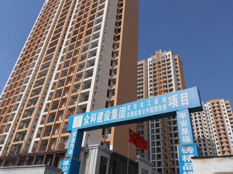 总经理落马,被曝裁员,供给侧改革……过去的一年,关于武钢的舆论风暴从未止歇。正在召开的两会中,武钢现任工董事长、党委书记马国强首度对媒体公开表示,武钢员工数量将从现有的8万人减至3万人,再次点燃话题。