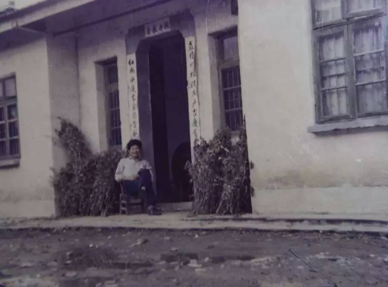总经理落马,被曝裁员,供给侧改革……过去的一年,关于武钢的舆论风暴从未止歇。正在召开的两会中,武钢现任工董事长、党委书记马国强首度对媒体公开表示,武钢员工数量将从现有的8万人减至3万人,再次点燃话题。