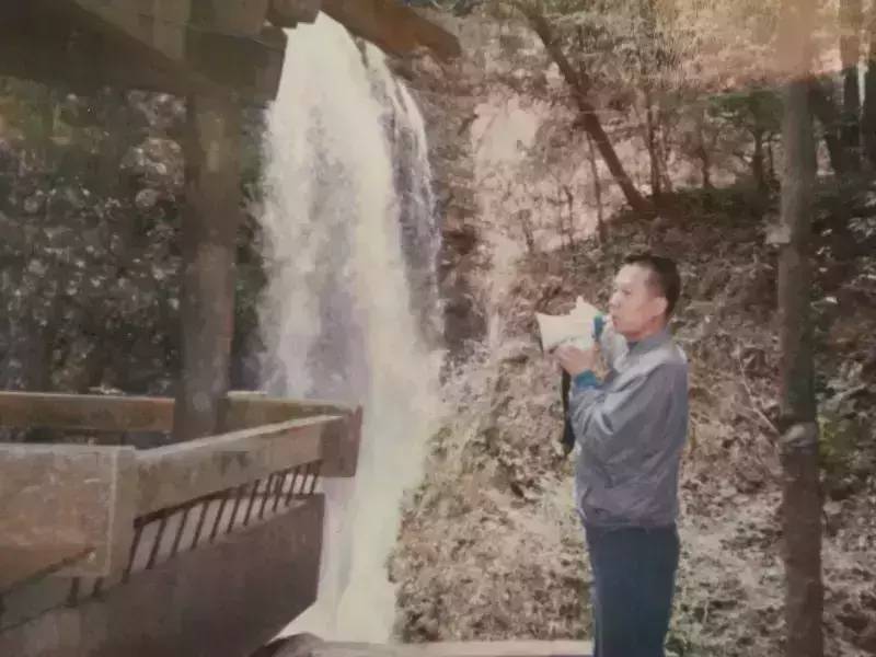 总经理落马,被曝裁员,供给侧改革……过去的一年,关于武钢的舆论风暴从未止歇。正在召开的两会中,武钢现任工董事长、党委书记马国强首度对媒体公开表示,武钢员工数量将从现有的8万人减至3万人,再次点燃话题。