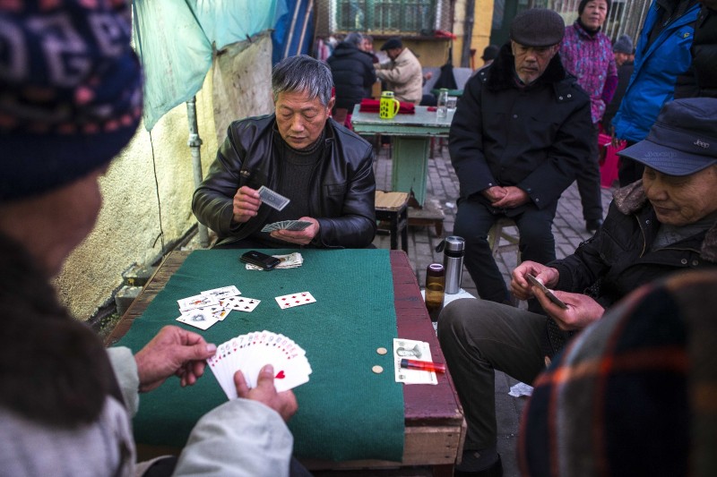 总经理落马,被曝裁员,供给侧改革……过去的一年,关于武钢的舆论风暴从未止歇。正在召开的两会中,武钢现任工董事长、党委书记马国强首度对媒体公开表示,武钢员工数量将从现有的8万人减至3万人,再次点燃话题。