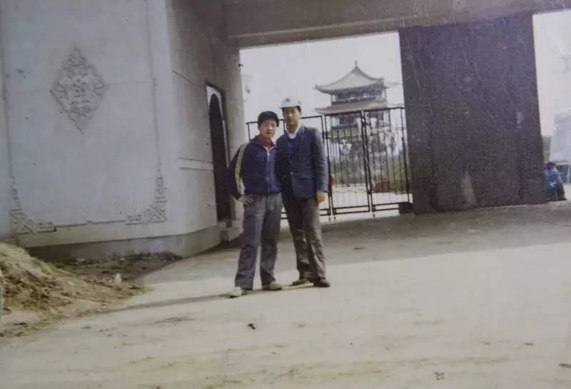 总经理落马,被曝裁员,供给侧改革……过去的一年,关于武钢的舆论风暴从未止歇。正在召开的两会中,武钢现任工董事长、党委书记马国强首度对媒体公开表示,武钢员工数量将从现有的8万人减至3万人,再次点燃话题。