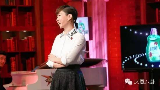她曾主持界一姐，当红时突然消失，如今谜团解开…