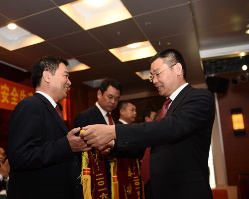 海汽系统召开春运总结表彰暨安全生产工作会议