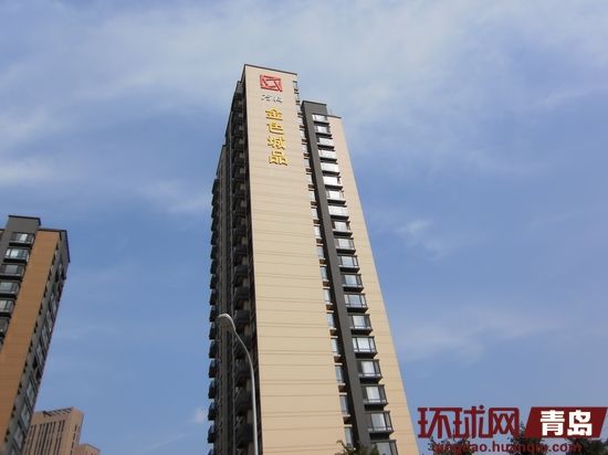 青岛万科金色城品百万新房渗水发霉 外墙无保