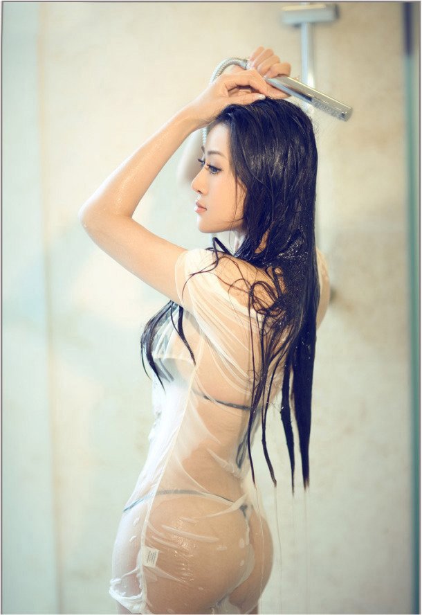 <em>女孩</em>深夜穿薄纱<em>睡衣</em>激情网聊唱歌 邻居愤怒:太