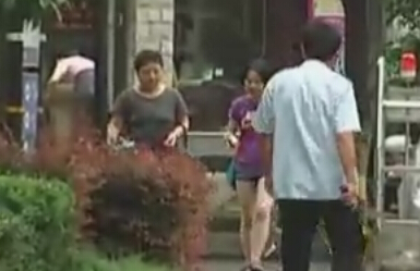 5岁<em>女童</em>遭小区保安摸下体致<em>尿道炎</em>-手机凤凰网
