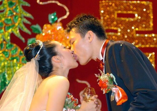 朱芳雨前妻删离婚声明 恳请网友停止谩骂