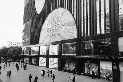 图为老佛爷百货西单店外景