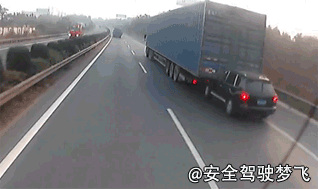 2,最好不要被大车跟; 被大车跟最可怕,因为你能保证自己停住而不能